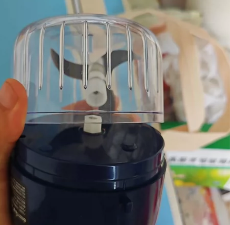 绞蒜机～手动的，方便拆卸清理[微笑]（备注...