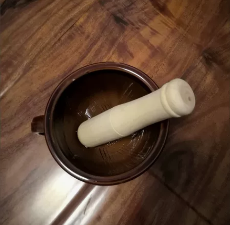 捣蒜器擂椒皮蛋舂茶，擂钵舂钵。 自提。￥10