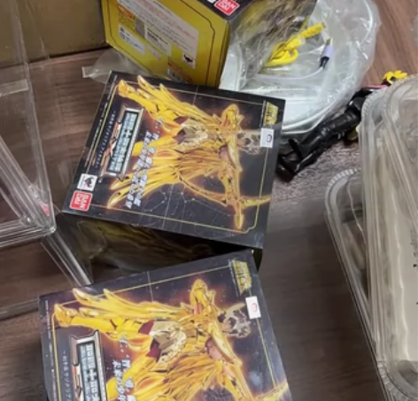 初版射手座、再版（不是重生）+100。全配...