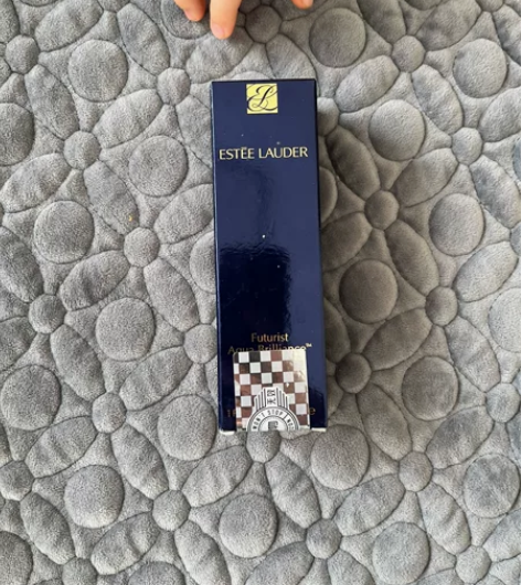 雅诗兰黛粉底液全新未拆封,只是外面一层塑料...