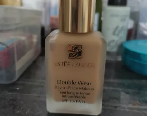 闲置一瓶雅诗兰黛粉底液，拆了用一次之后就没...