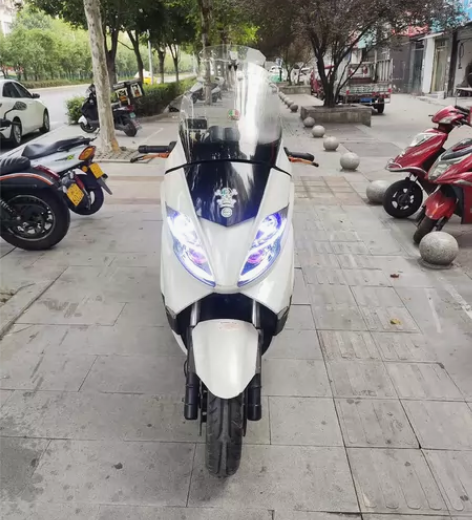 贝纳利银刃水冷250大踏板 2015年的车...