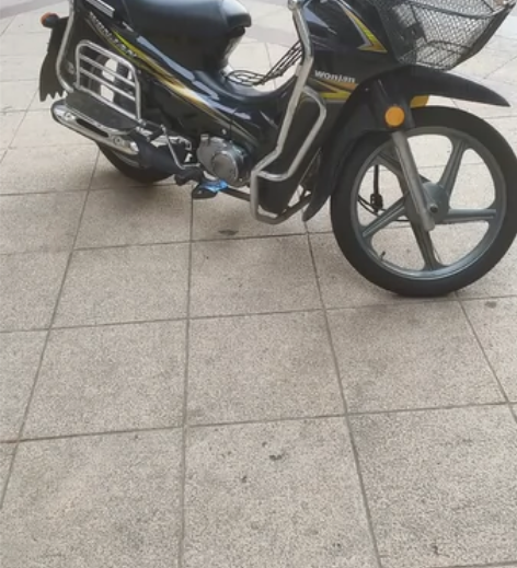 2022年11月上牌,望江铃木弯梁摩托车,...