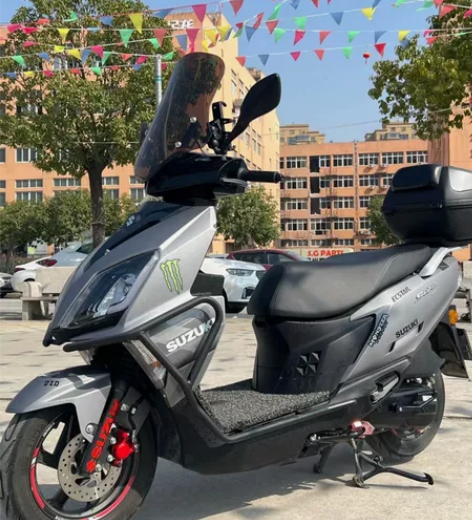 铃木uy125踏板摩托车 22年5月份上的...