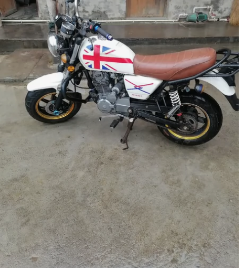 春风狒狒125摩托车，复古摩托车，适合练手...