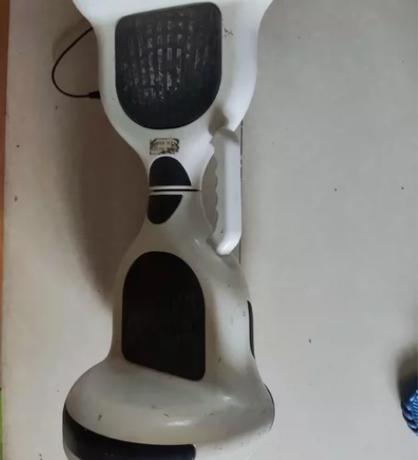 平衡车，带灯带，蓝牙连接播放器可放音乐，手...