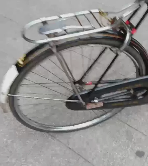 老永久自行车26寸老自行车有牌照哦， 圈刹...