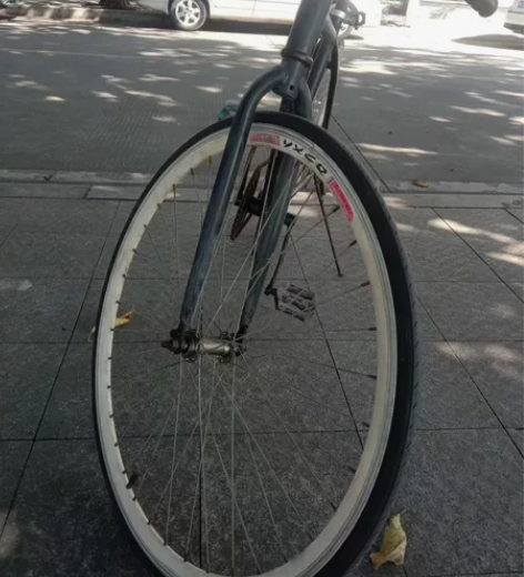 死飞一台转，功能一切正常并洗干净，前后轮新...