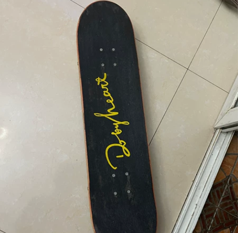 王一博同款滑板，底部有点划痕，只自提 感兴...