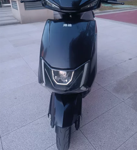 转让九五新的雅迪电摩（72伏） 才跑了两千...