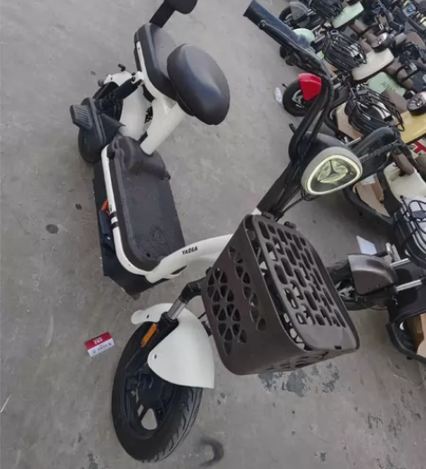 23年雅迪，4820电池，整车在保，9成新...