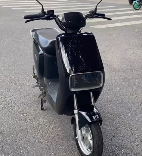 雅迪冠能小飞象顶配，TTFAR400瓦电机...