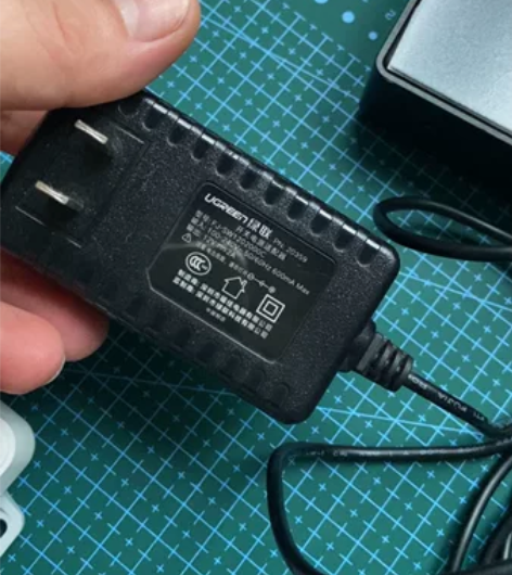 ★个人★ 绿联12V-2A电源适配器 监控...