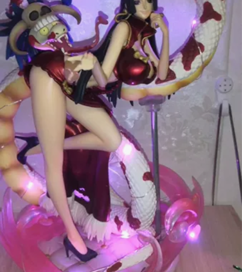 祖国版f3爆衣女帝手办，原灯坏了，自己加的...