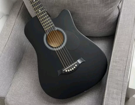 【琴行倒闭 吉他捡漏】原价800多的吉他4...