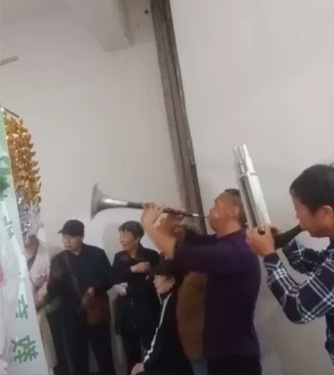 刚制作好的大F特小把嗦呐杆一根、有要的连糸...