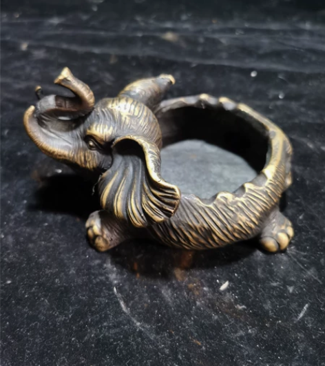 黄铜象烟缸，全新 感兴趣的话点“我想要”和...