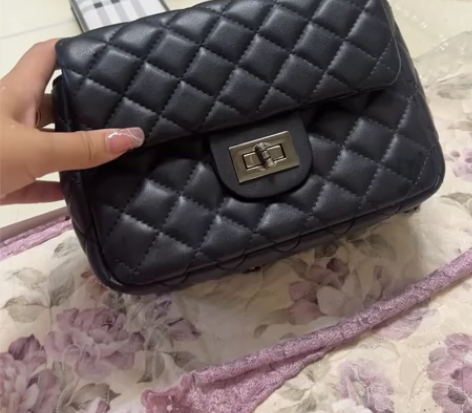 闲置小包，喜欢来拍[送花][比心] 感兴趣...