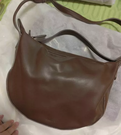 百搭棕色包包，巧克力色包包，超级好搭配又不...