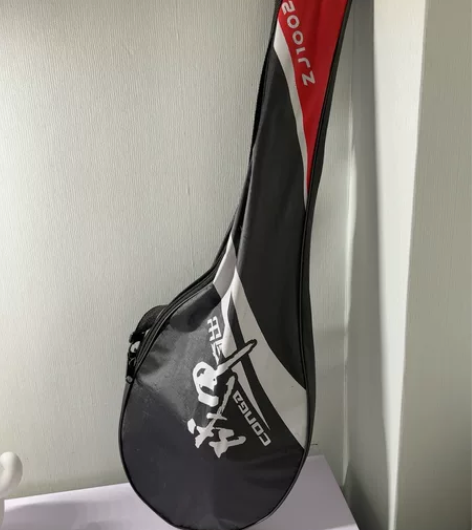 羽毛球拍完整,有段时间没打了,买赠一罐羽毛...