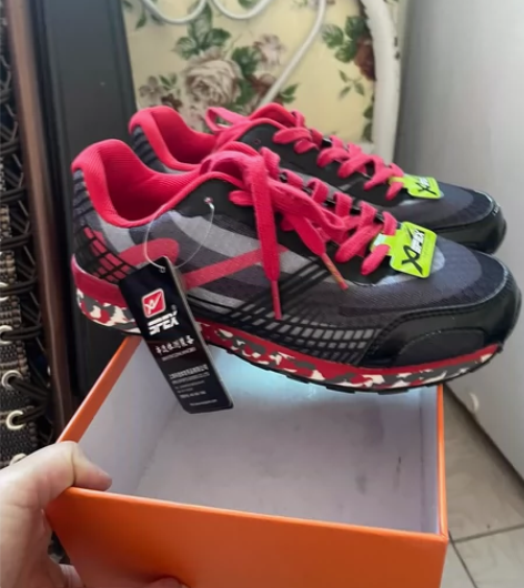男女运动休闲跑步鞋，全新，有吊牌，37码可...