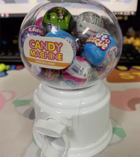 ZURU球中球 如图，16个加白色扭蛋机，...