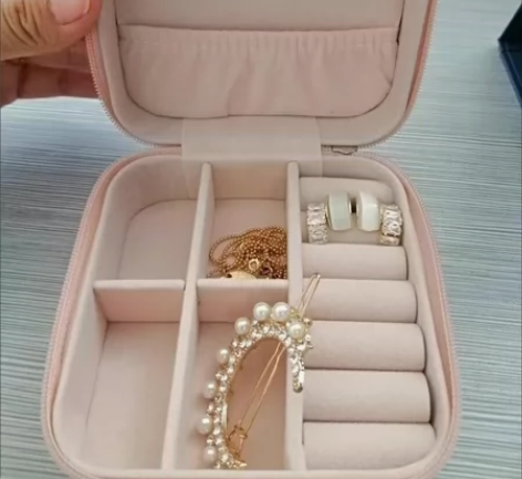 【全新包邮】9.99元 包邮 便携式首饰收...