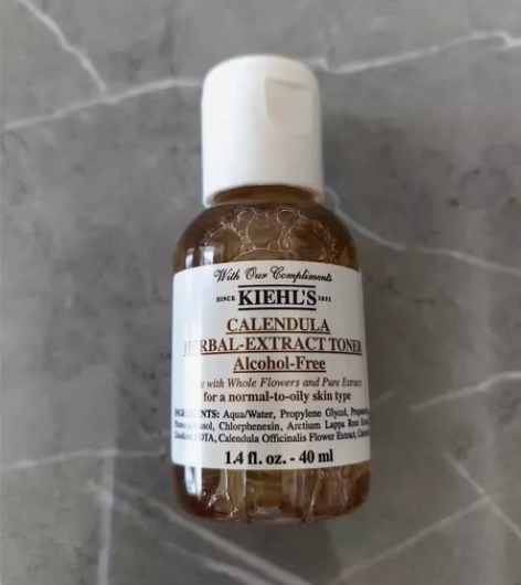 全新科颜氏金盏花爽肤水40ml，有2瓶，可...