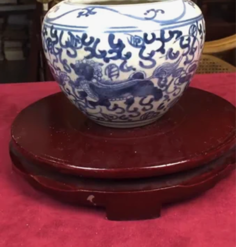 天字底款，手绘青花麒麟罐，罐身直径约15厘...