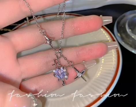 精致锆石爱心吊坠钛钢项链轻奢 10.9包邮...