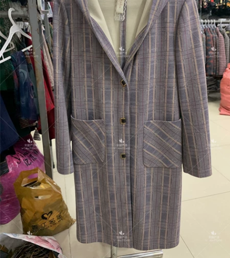 2022秋冬新款中青年妈妈装长袖风衣格纹连...