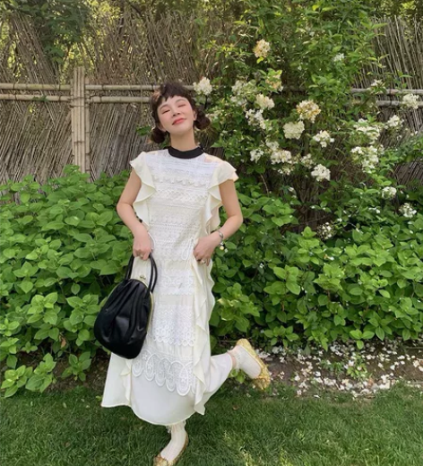 周美美 圆领绑带 蕾丝拼接荷叶边无袖连衣裙...