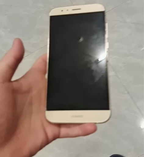 出华为麦芒3+32当垃圾出了，屏幕左上角有...