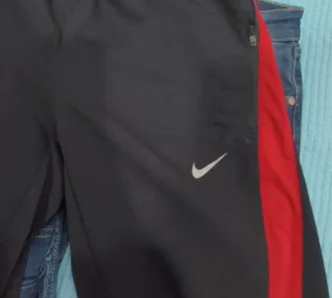 耐克nike足球运动裤，速干材质，自己看视...