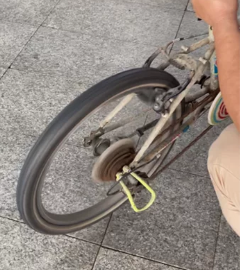 迪卡侬20寸自行车，带脚架，好骑，变速正常...