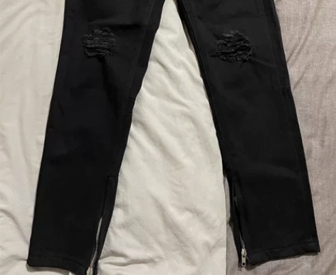 膝盖破洞牛仔裤高腰女宽松版型，28码有点偏...