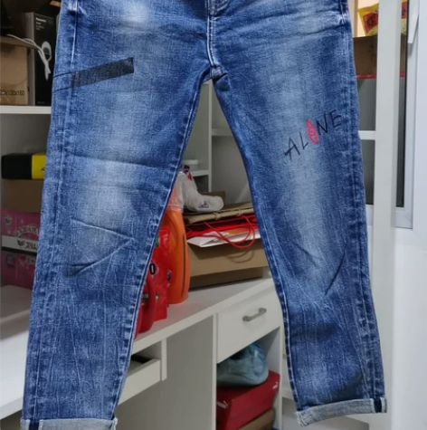 古田森，七分牛仔裤，女，中码，八成新 感兴...