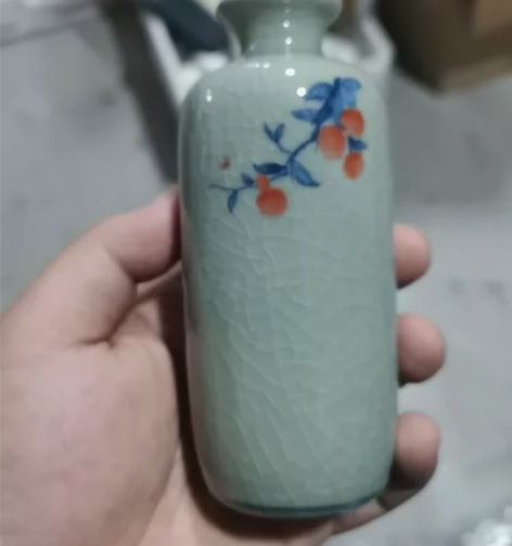 传世哥窑小花瓶1个,买回来闲置在家没有用过...