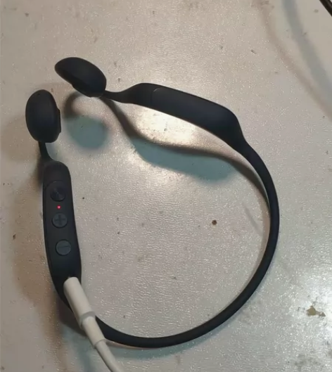 唐麦Q5骨传导耳机 充电亮红灯，就是不开机...