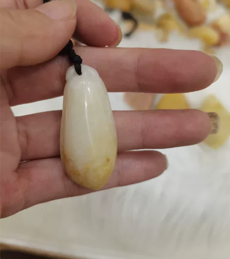 金丝玉吊坠 感兴趣的话点“我想要”和我私聊...