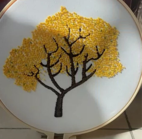 刺绣成品，送绣棚， 纯手工会有小瑕疵。介意...