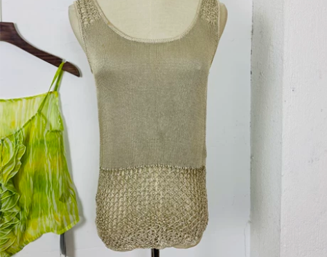 女士背心，全新 感兴趣的话点“我想要”和我...