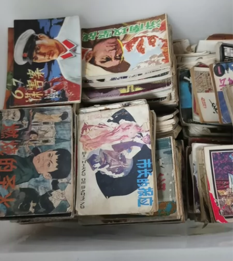 闲置小人书出售，童年的回忆。10元三本，随...