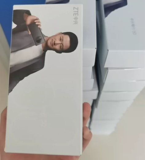 中兴畅行50 4+128 各色50台。有需...