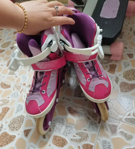 迪卡侬旱冰鞋七成新29-32码，可以调节。...