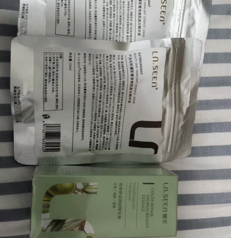肉妈家 孄笙  白白瓶精华  以及色修退红...