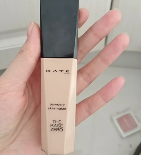 日本凯朵Kate粉底液00适合中性瓷白色屈...