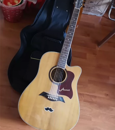 41寸单板民谣吉他，不懂弹的老哥买来弹了一...