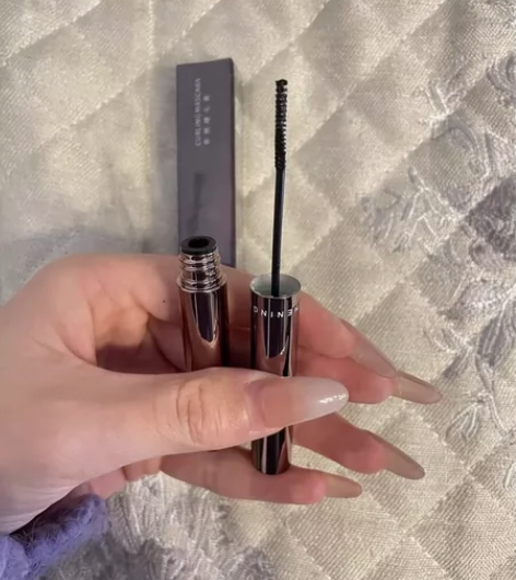 店不开了，清一批品牌睫毛膏，13.9元包邮...