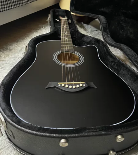 原价2000多的几乎全新吉他便宜出了，虽然...